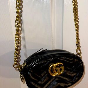 Cross body bag with gold hardware and heavy gold chain